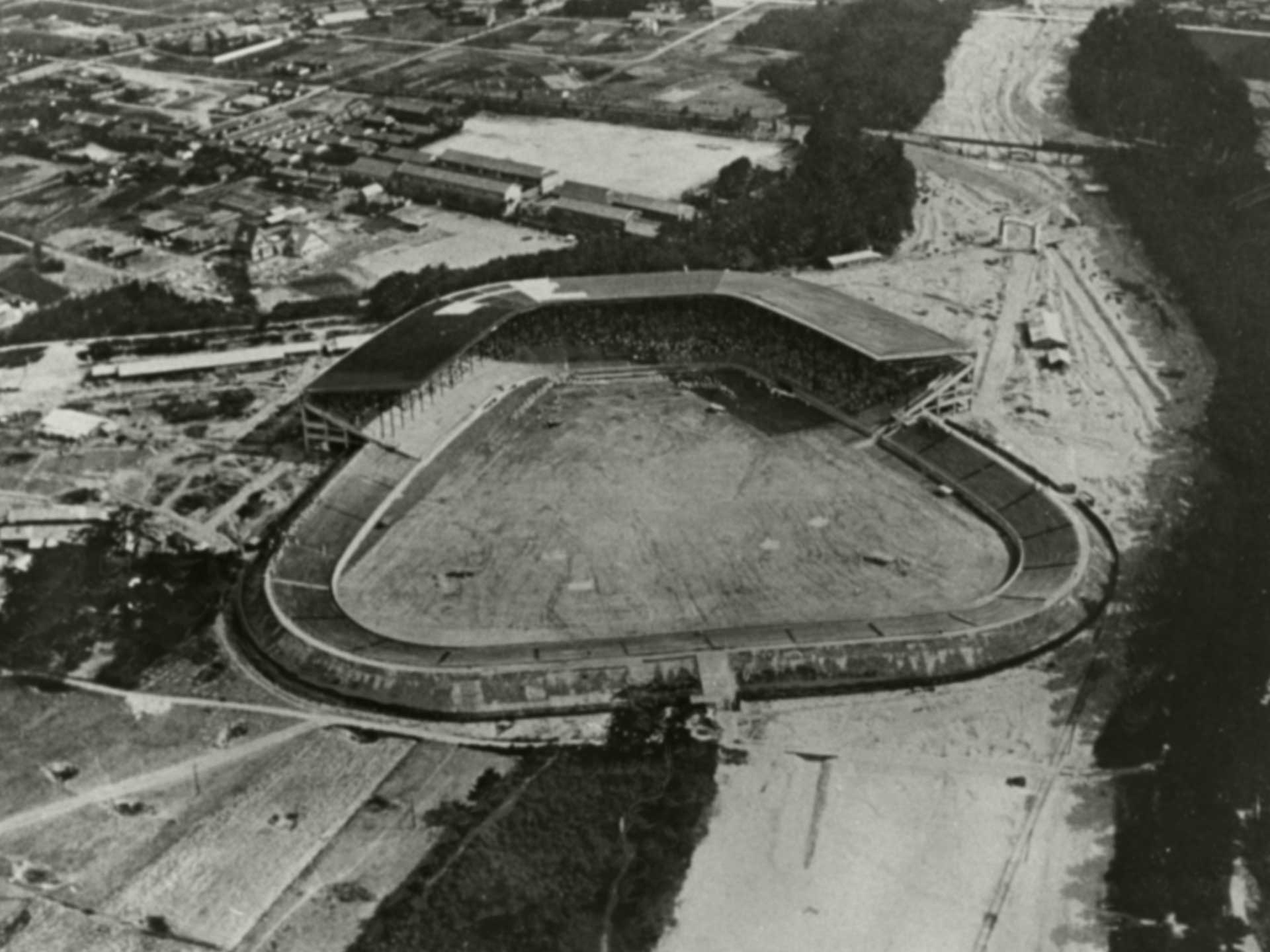 完工した甲子園球場